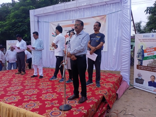 ସୁବର୍ଣ୍ଣପୁର ଠାରେ ଲୌହ ମାନବ ସର୍ଦ୍ଦାର ବଲ୍ଲଭ ଭାଇ ପଟେଲଙ୍କ ୧୫୦ ତମ ଜୟନ୍ତୀ ତଥା ରାଷ୍ଟ୍ରୀୟ ଏକତା ଦିବସ ଅବସରରେ ଏକତା ଦୌଡ଼ ଅନୁଷ୍ଠିତ। ସୁବର୍ଣ୍ଣପୁର ଠାରେ ଲୌହ ମାନବ ସର୍ଦ୍ଦାର ବଲ୍ଲଭ ଭାଇ ପଟେଲଙ୍କ ୧୫୦ ତମ ଜୟନ୍ତୀ ତଥା ରାଷ୍ଟ୍ରୀୟ ଏକତା ଦିବସ ଅବସରରେ ଏକତା ଦୌଡ଼ ଅନୁଷ୍ଠିତ।