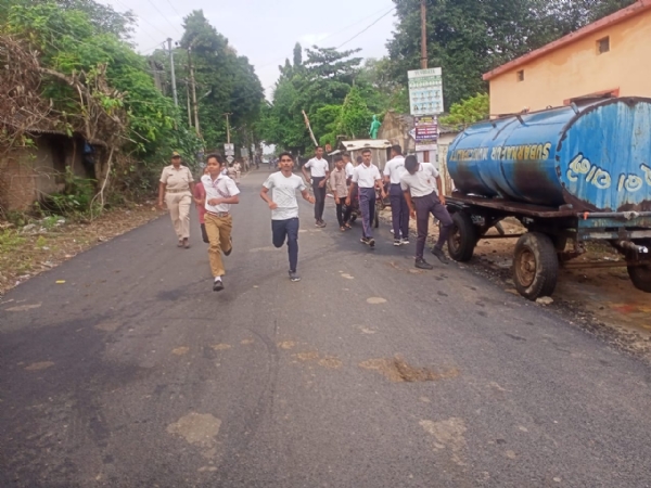 ସୁବର୍ଣ୍ଣପୁର ଠାରେ ଲୌହ ମାନବ ସର୍ଦ୍ଦାର ବଲ୍ଲଭ ଭାଇ ପଟେଲଙ୍କ ୧୫୦ ତମ ଜୟନ୍ତୀ ତଥା ରାଷ୍ଟ୍ରୀୟ ଏକତା ଦିବସ ଅବସରରେ ଏକତା ଦୌଡ଼ ଅନୁଷ୍ଠିତ। ସୁବର୍ଣ୍ଣପୁର ଠାରେ ଲୌହ ମାନବ ସର୍ଦ୍ଦାର ବଲ୍ଲଭ ଭାଇ ପଟେଲଙ୍କ ୧୫୦ ତମ ଜୟନ୍ତୀ ତଥା ରାଷ୍ଟ୍ରୀୟ ଏକତା ଦିବସ ଅବସରରେ ଏକତା ଦୌଡ଼ ଅନୁଷ୍ଠିତ।