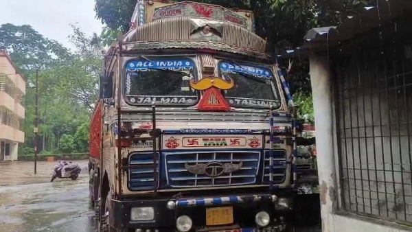 ଏହି ଟ୍ରକରେ ଉଠାଇ ନେଇଥିଲା ଦୁର୍ବୁତ୍ତ