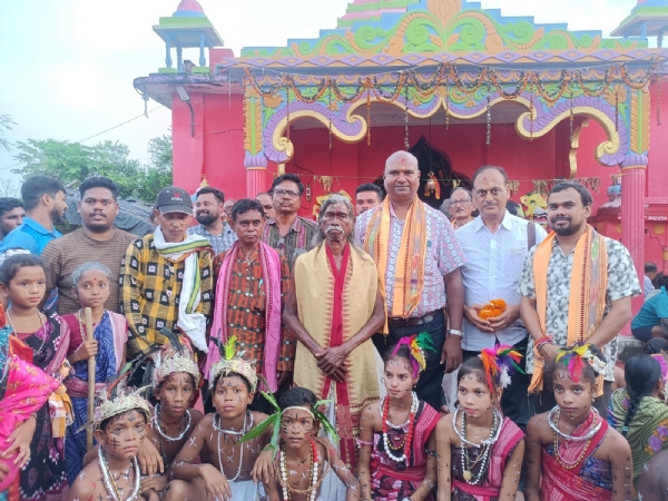 ସାଉନ୍ତେଶ୍ୱରୀ ଦେବୀଙ୍କ ପୁସ୍ତକ ଉନ୍ମୋଚନ ପଦ୍ମଶ୍ରୀ ହଳଧର ନାଗ ସାଉନ୍ତେଶ୍ୱରୀ ଦେବୀଙ୍କ କାବ୍ୟ ଲେଖିବେ