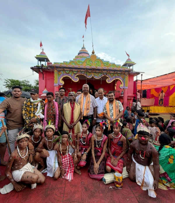 ସାଉନ୍ତେଶ୍ୱରୀ ଦେବୀଙ୍କ ପୁସ୍ତକ ଉନ୍ମୋଚନ ପଦ୍ମଶ୍ରୀ ହଳଧର ନାଗ ସାଉନ୍ତେଶ୍ୱରୀ ଦେବୀଙ୍କ କାବ୍ୟ ଲେଖିବେ