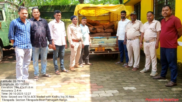 କୁଡାସିଙ୍ଗା ଗ୍ରାମ ନିକଟରେ, ପାଟଣାଗଡ଼ ରେଞ୍ଜ ର କର୍ମଚାରୀମାନେ ଏକ କେନ୍ଦୁ କାଠ  ବୋଝେଇ ମିନି ଟ୍ରକ୍ ଜବତ