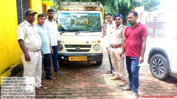 କୁଡାସିଙ୍ଗା ଗ୍ରାମ ନିକଟରେ, ପାଟଣାଗଡ଼ ରେଞ୍ଜ ର କର୍ମଚାରୀମାନେ ଏକ କେନ୍ଦୁ କାଠ  ବୋଝେଇ ମିନି ଟ୍ରକ୍ ଜବତ