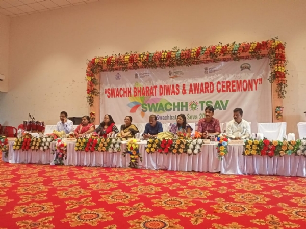 ସୋନପୁର ମ୍ୟୁନିସିପାଲଟି ଦ୍ଵାରା ସ୍ୱଚ୍ଛ ଭାରତ ଦିବସ ସହିତ ପୁରସ୍କାର ବିତରଣ - ସ୍ୱଚ୍ଛ ଉତ୍ସବ - ୨୦୨୫ ସ୍ଥାନୀୟ ଟାଉନ ହଲ ଠାରେ ପାଳିତ।