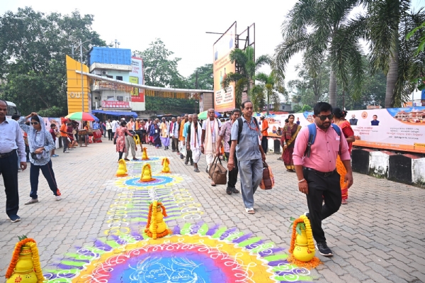 ସମ୍ବଲପୁର ଷ୍ଟେସନରୁ ଅଯୋଧ୍ଯା-ବାରଣାସୀ ଅଭିମୁଖେ ବରିଷ୍ଠ ନାଗରିକ ତୀର୍ଥଯାତ୍ରା ଟ୍ରେନ୍‌ର ଶୁଭାରମ୍ଭ