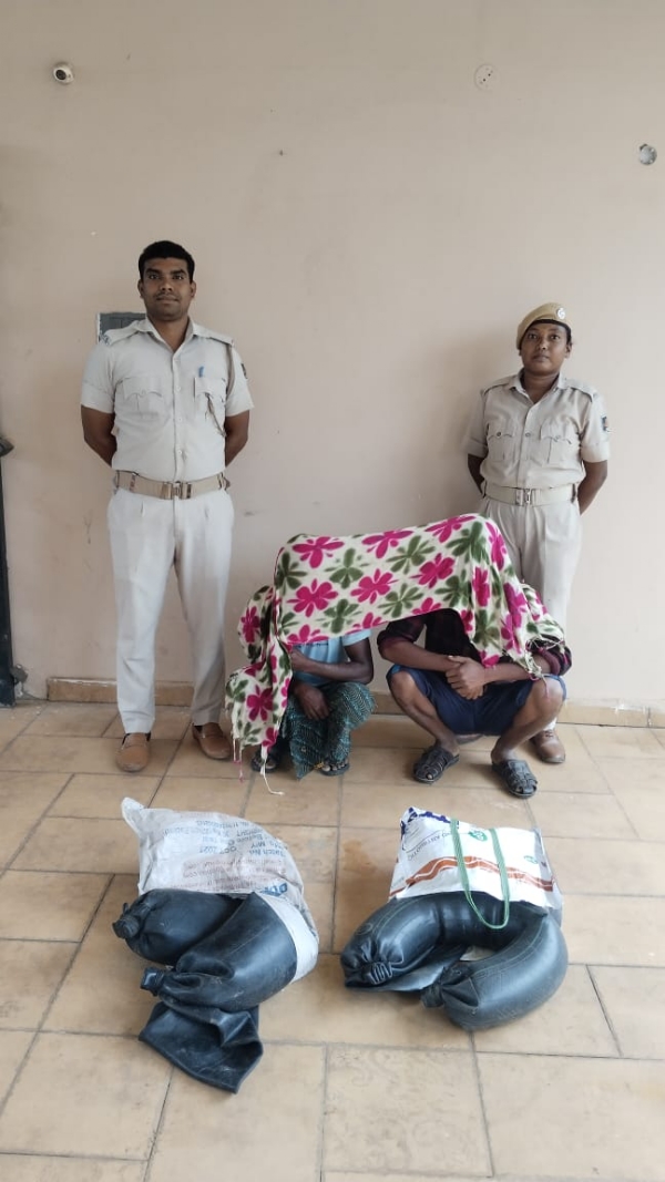 ଦେଶି ମଦ ଚାଲାଣ ବେଳେ ଚଢାଉ, ୨ ଗିରଫ