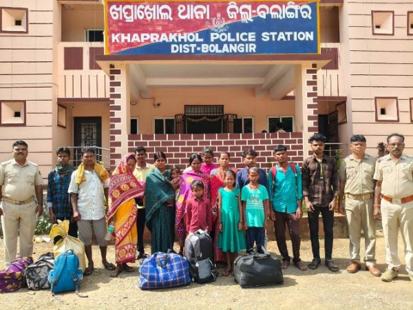 ଖପ୍ରାଖୋଲ ପୋଲିସ କର୍ଲାବାହାଲି ଛକ ରୁ ୫ ଜଣ ଶିଶୁ ସମେତ ୧୧ ଜଣ ଦାଦନ ଶ୍ରମିକଙ୍କୁ ଉଦ୍ଧାର କଲା