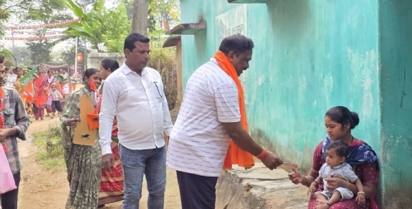 କୋମନା କୁରୁମପରୀ ପଞ୍ଚାୟତରେ  ମନ୍ତ୍ରୀ ରବି ନାଏକଙ୍କ ନିର୍ବାଚନୀ ପ୍ରଚାର