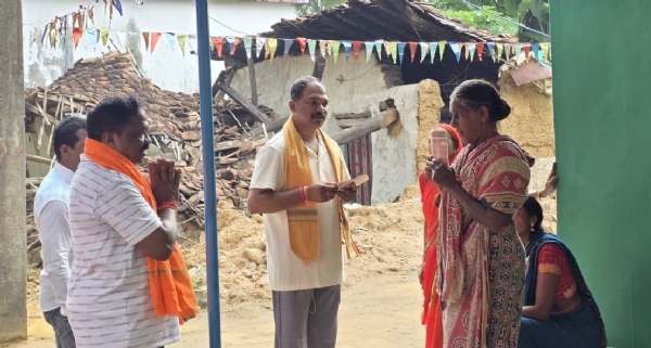 କୋମନା କୁରୁମପରୀ ପଞ୍ଚାୟତରେ  ମନ୍ତ୍ରୀ ରବି ନାଏକଙ୍କ ନିର୍ବାଚନୀ ପ୍ରଚାର