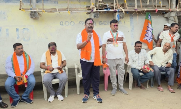 କୋମନା କୁରୁମପରୀ ପଞ୍ଚାୟତରେ  ମନ୍ତ୍ରୀ ରବି ନାଏକଙ୍କ ନିର୍ବାଚନୀ ପ୍ରଚାର