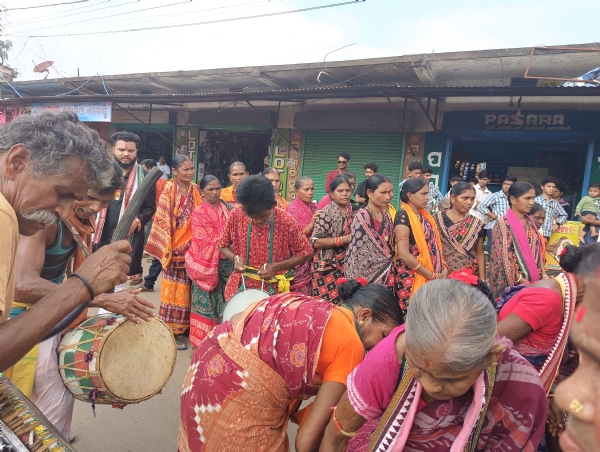 ବଲାଙ୍ଗିର ଦିନ ଆରମ୍ଭ ସାଂସ୍କୃତିକ ଶୋଭାଯାତ୍ରାରେ ଦୂଲ୍ କିଲା ରାସ୍ତା