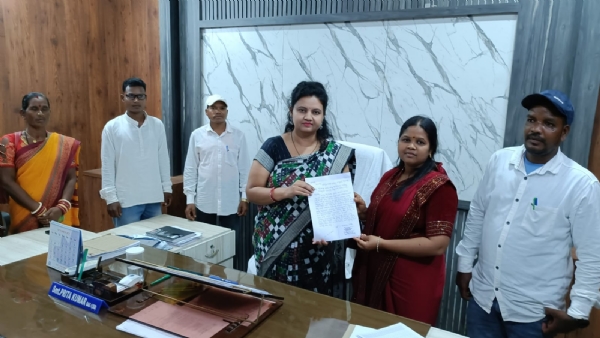 ଚିତ୍ରକୋଣ୍ଡା ବିଧାୟକ ଙ୍କ ମନମୁଖୀ କାର୍ଯ୍ୟ ବିରୁଦ୍ଧରେ ଏକ ଦାବୀପତ୍ର ଚିତ୍ରକୋଣ୍ଡା ଗୋଷ୍ଠୀ ଉନ୍ନୟନ ଅଧିକାରୀଙ୍କୁ ପ୍ରଦାନ କଲେ ସରପଞ୍ଚ ଓ ସମିତିସଭ୍ୟ