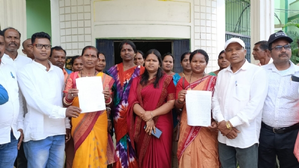 ଚିତ୍ରକୋଣ୍ଡା ବିଧାୟକ ଙ୍କ ମନମୁଖୀ କାର୍ଯ୍ୟ ବିରୁଦ୍ଧରେ ଏକ ଦାବୀପତ୍ର ଚିତ୍ରକୋଣ୍ଡା ଗୋଷ୍ଠୀ ଉନ୍ନୟନ ଅଧିକାରୀଙ୍କୁ ପ୍ରଦାନ କଲେ ସରପଞ୍ଚ ଓ ସମିତିସଭ୍ୟ