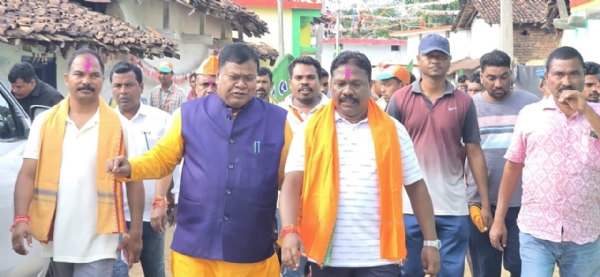 କୋମନା କୁରୁମପରୀ ପଞ୍ଚାୟତରେ  ମନ୍ତ୍ରୀ ରବି ନାଏକଙ୍କ ନିର୍ବାଚନୀ ପ୍ରଚାର