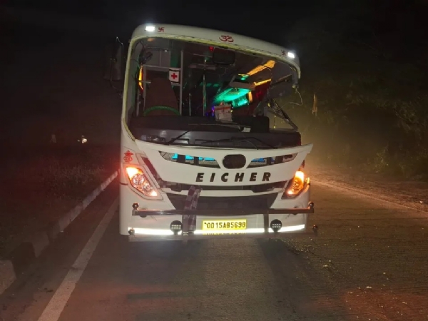 ଜାତୀୟ ରାଜପଥରେ ଦୁର୍ଘଟଣା : ଟ୍ରକ୍‌କୁ ପିଟିଲା ବସ୍‌, କଣ୍ଟକ୍ଟର ମୃତ