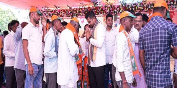 ଚୁଡାକୁଟି ଠାରେ ଗ୍ରାମୀଣ ମଣ୍ଡଳ ବିଜେପି ପକ୍ଷରୁ ମନ୍ତ୍ରୀ ସୂର୍ଯ୍ୟବଂଶୀ ସୁରଜଙ୍କ ଉପସ୍ଥିତିରେ ମହାମିଶ୍ରଣ ପର୍ବ