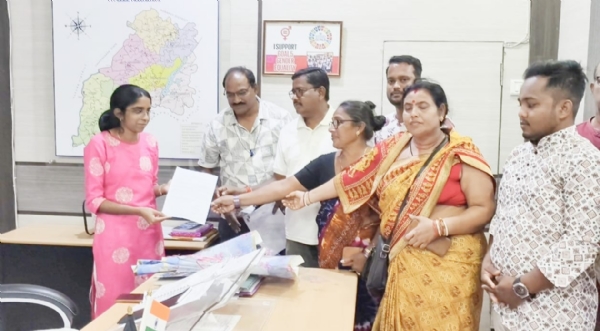 ବ୍ୟବସାୟୀଙ୍କ ପାଇଁ ବାହାରିଲେ ସମାଜ ସେବୀ, ଦୁଃଖ ଶୁଣିଲାନି ପୌରପରିଷଦ୍ଧ