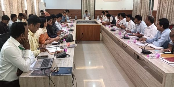 ସର୍କିଟ ହାଉସରେ ରାଜସ୍ବ ମନ୍ତ୍ରୀଙ୍କ ସମୀକ୍ଷା ବୈଠକ