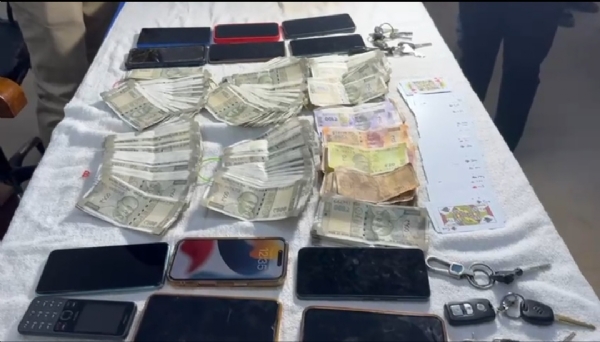 ୧୧ ଜୁଆଡ଼ିଙ୍କୁ ବାନ୍ଧିଲା ପୋଲିସ, ଜୁଆ ଆସରରୁ ଜବତ କଲା ୨ ଲକ୍ଷ ୭୫ ହଜାର ୬୮୦ ଟଙ୍କା ୧୧ ଜୁଆଡ଼ିଙ୍କୁ ବାନ୍ଧିଲା ପୋଲିସ, ଜୁଆ ଆସରରୁ ଜବତ କଲା ୨ ଲକ୍ଷ ୭୫ ହଜାର ୬୮୦ ଟଙ୍କା