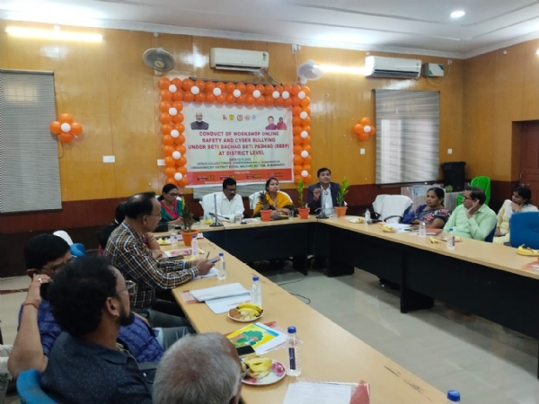 ବେଟି ବଚାଓ ବେଟି ପଢ଼ାଓ କାର୍ଯ୍ୟକ୍ରମ ଅଧିନରେ ସୁବର୍ଣ୍ଣପୁର ଠାରେ ଅନଲାଇନ ନିରାପତ୍ତା ବା ସୁରକ୍ଷା ଓ ସାଇବର ବୁଳିଙ୍ଗ ବା ସାଇବର ଉତ୍ପୀଡନ ଉପରେ ଜିଲ୍ଲା ସ୍ତରୀୟ କର୍ମଶାଳା ଅନୁଷ୍ଠିତ।