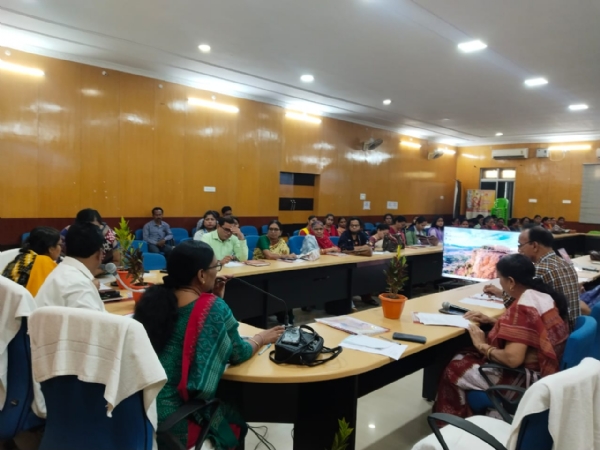 ବେଟି ବଚାଓ ବେଟି ପଢ଼ାଓ କାର୍ଯ୍ୟକ୍ରମ ଅଧିନରେ ସୁବର୍ଣ୍ଣପୁର ଠାରେ ଅନଲାଇନ ନିରାପତ୍ତା ବା ସୁରକ୍ଷା ଓ ସାଇବର ବୁଳିଙ୍ଗ ବା ସାଇବର ଉତ୍ପୀଡନ ଉପରେ ଜିଲ୍ଲା ସ୍ତରୀୟ କର୍ମଶାଳା ଅନୁଷ୍ଠିତ।