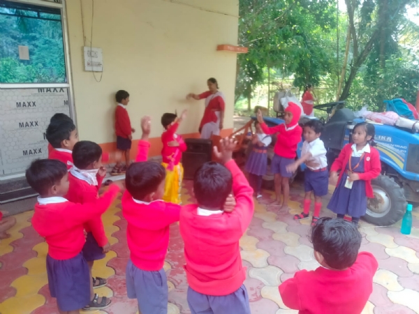 କଦମପଡ଼ା ଶିଶୁ ମନ୍ଦିର ଆଧାର ସ୍ତରର ଶିଶୁଶିବିର କାର୍ଯ୍ୟକ୍ରମ ବିଛୁପାଲି ସ୍ଥିତ ଆଶ୍ରମ ରେ ଅନୁଷ୍ଠିତ କଦମପଡ଼ା ଶିଶୁ ମନ୍ଦିର ଆଧାର ସ୍ତରର ଶିଶୁଶିବିର କାର୍ଯ୍ୟକ୍ରମ ବିଛୁପାଲି ସ୍ଥିତ ଆଶ୍ରମ ରେ ଅନୁଷ୍ଠିତ