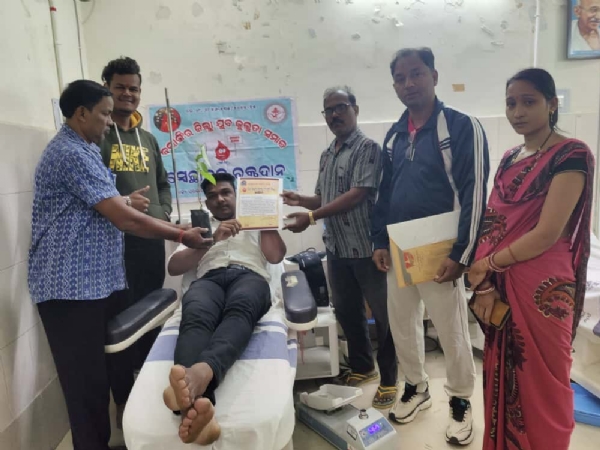 ଜନ୍ମ ଦିନରେ ରକ୍ତଦାନ କଲେ ଯୁବ କୁଲୁତା ସମାଜ ସଦସ୍ୟ ଜନ୍ମ ଦିନରେ ରକ୍ତଦାନ କଲେ ଯୁବ କୁଲୁତା ସମାଜ ସଦସ୍ୟ