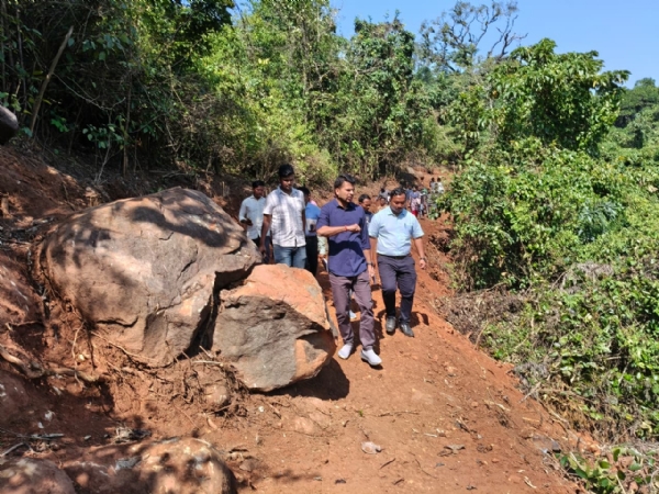 ବିଭିନ୍ନ ଉନ୍ନୟମୂଳକ ପ୍ରକଳ୍ପ ନିମନ୍ତେ ବଣ୍ଡାଘାଟି ଗସ୍ତ କଲେ ଜିଲ୍ଲାପାଳ