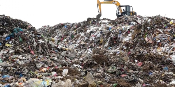 ଡମ୍ପିଂୟାର୍ଡ ପାଇଁ ସହର ବାସୀ ହଟ ହଟା ଡମ୍ପିଂୟାର୍ଡ ପାଇଁ ସହର ବାସୀ ହଟ ହଟା