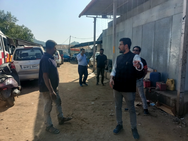 ଜାତୀୟ ରାଜ ପଥରେ ବେଆଇନ ପାର୍କିଂ ଗ୍ୟାରେଜ ସିଲ ଜାତୀୟ ରାଜ ପଥରେ ବେଆଇନ ପାର୍କିଂ ଗ୍ୟାରେଜ ସିଲ