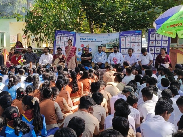 ବନ୍ଧଡିହ ସରକାରୀ ଉଚ୍ଚ ବିଦ୍ୟାଳୟ ପକ୍ଷରୁ ସଡକ ସୁରକ୍ଷା ସଚେତନତା ଶିବିର ବନ୍ଧଡିହ ସରକାରୀ ଉଚ୍ଚ ବିଦ୍ୟାଳୟ ପକ୍ଷରୁ ସଡକ ସୁରକ୍ଷା ସଚେତନତା ଶିବିର