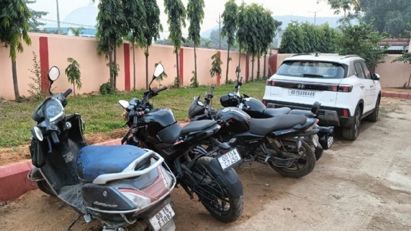 ବୁର୍ଲାର ଚର୍ଚ୍ଚିତ ଜୁଆ ଆସରରେ ପୋଲିସର ଚଢାଉ : ୭ ଜୁଆଡ଼ି ଗିରଫ