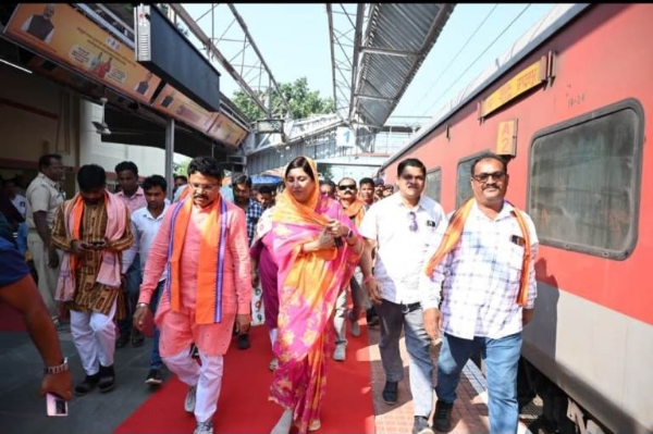 ଲୋଇସିଂହା ରେଳ ଷ୍ଟେସନରେ ଅଟକିଲା ହାୱାଡା-ଜଗଦଲପୁର ସମଲେଶ୍ୱରୀ ଏକ୍ସପ୍ରେସ ଲୋଇସିଂହା ରେଳ ଷ୍ଟେସନରେ ଅଟକିଲା ହାୱାଡା-ଜଗଦଲପୁର ସମଲେଶ୍ୱରୀ ଏକ୍ସପ୍ରେସ