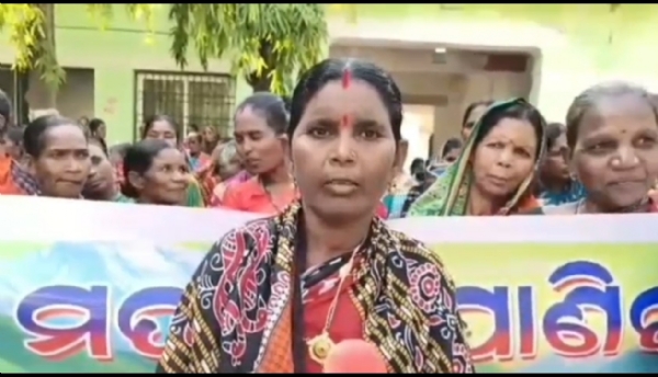 ମଦମୁକ୍ତ ପାଣିଗାଁ ଗଠନ ଦାବୀରେ ଅତିରିକ୍ତ ଜିଲ୍ଲାପାଳଙ୍କ ଠାରେ ଫେରାଦ ହେଲେଗ୍ରାମବାସୀ । ମଦମୁକ୍ତ ପାଣିଗାଁ ଗଠନ ଦାବୀରେ ଅତିରିକ୍ତ ଜିଲ୍ଲାପାଳଙ୍କ ଠାରେ ଫେରାଦ ହେଲେଗ୍ରାମବାସୀ ।