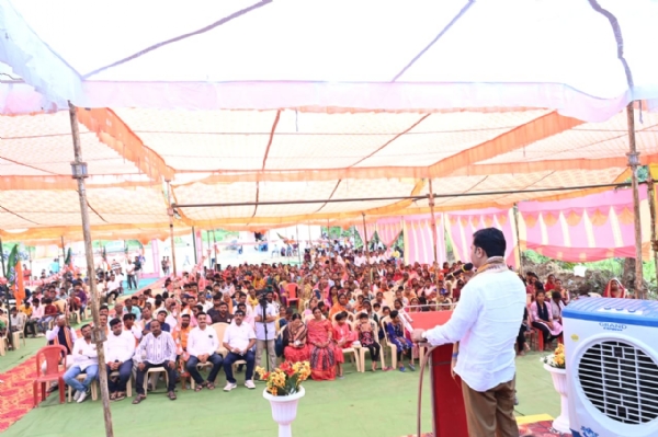 ନୂଆପଡ଼ା ଉପନିର୍ବାଚନରେ  ବିଧାୟକ ଟଙ୍କଧରଙ୍କ ମାରାଥନ ପ୍ରଚାର ନୂଆପଡ଼ା ଉପନିର୍ବାଚନରେ  ବିଧାୟକ ଟଙ୍କଧରଙ୍କ ମାରାଥନ ପ୍ରଚାର