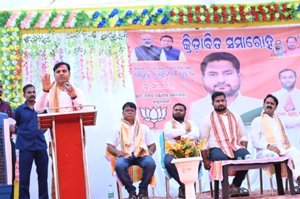 ନୂଆପଡ଼ା ଉପନିର୍ବାଚନରେ  ବିଧାୟକ ଟଙ୍କଧରଙ୍କ ମାରାଥନ ପ୍ରଚାର ନୂଆପଡ଼ା ଉପନିର୍ବାଚନରେ  ବିଧାୟକ ଟଙ୍କଧରଙ୍କ ମାରାଥନ ପ୍ରଚାର