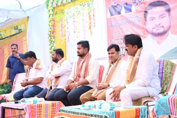 ନୂଆପଡ଼ା ଉପନିର୍ବାଚନରେ  ବିଧାୟକ ଟଙ୍କଧରଙ୍କ ମାରାଥନ ପ୍ରଚାର ନୂଆପଡ଼ା ଉପନିର୍ବାଚନରେ  ବିଧାୟକ ଟଙ୍କଧରଙ୍କ ମାରାଥନ ପ୍ରଚାର