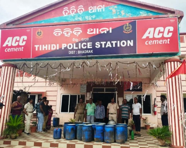 1000 LTR POCHA JABAT BY POLICE 1000 LTR POCHA JABAT BY POLICE