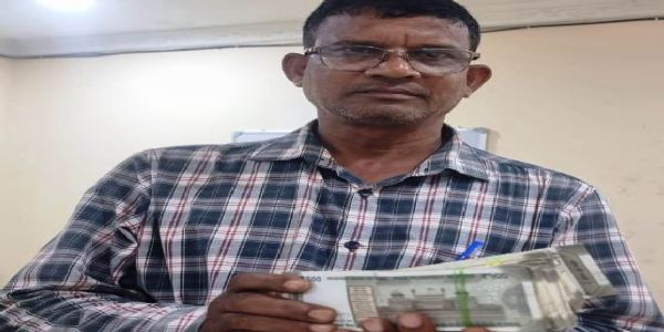 ଚରମ୍ପାରୁ ବାଇକ୍ ଡିକି ଭାଙ୍ଗି ଲୁଟ୍ ହୋଇଥିବା ଟଙ୍କା ଉଦ୍ଧାର କଲା ପୁଲିସ୍‌