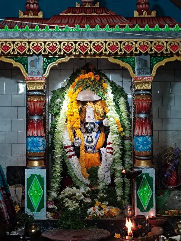 ଏକାଦଶି ଅବସରରେ ମନ୍ଦିରରେ ଶ୍ରଦ୍ଧାଳୁଙ୍କ ଭିଡ ଏକାଦଶି ଅବସରରେ ମନ୍ଦିରରେ ଶ୍ରଦ୍ଧାଳୁଙ୍କ ଭିଡ