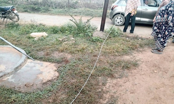 ମୁଖ୍ୟ ରାସ୍ତାରେ ପଡିଲା ୧୧ କେଭି ବିଦ୍ୟୁତ ତାର : ଯାନବାହାନ ଚଳାଚଳରେ ବାଧା