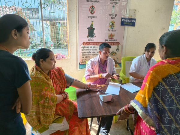 ବରପାଳିପଡ଼ା ଠାରେ ବରିଷ୍ଠ ନାଗରିକ ମାନଙ୍କ ପାଇଁ ମାଗଣା ସ୍ଵାସ୍ଥ୍ୟ ଶିବିର ।