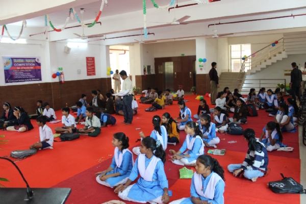 ଜିଲ୍ଲା ନ୍ୟାୟାଳୟ ପରିସର ସୋନପୁର ଠାରେ ଶିଶୁ ଦିବସ ଉପଲକ୍ଷେ ଚିତ୍ରାଙ୍କନ ପ୍ରତିଯୋଗିତା