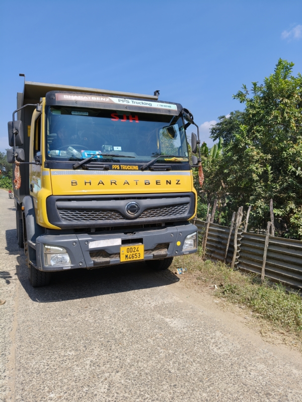 ବିନା ଅନୁମୋଦନରେ ଚାଲିଛି କ୍ରସର, ସୀମାରେ ବେଆଇନ ଭାବେ    ଶହ ଶହ ଗାଡି ଲଘୁ