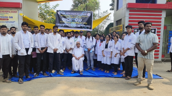 ଆୟୁଷ ଡାକ୍ତରଙ୍କ ଆନ୍ଦୋଳନ ସ୍ଥଳିରେ ନରସିଂହ ଡାକ୍ତରଙ୍କ ଦାବି ଯୁକ୍ତି ଯୁକ୍ତ, ସରକାର କରନ୍ତୁ ପୁରଣ-ନରସିଂହ ଆୟୁର୍ବେଦ ବିଶ୍ୱ ବିଦ୍ୟାଳୟ ଦାବି କଲେ ନରସିଂହ