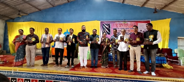 *ଆଶୁକବି ଡ. ହେମନ୍ତ କୁମାର ଦାଶଙ୍କ କୋଶଳି କବିତା ସଙ୍କଳନ ଫୁଲ୍ ଗଜରା କାବ୍ୟ ଉନ୍ମୋଚିତ*