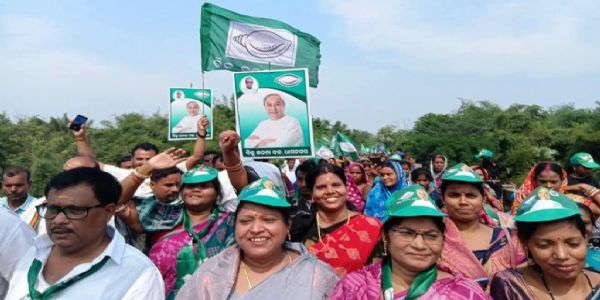 ଚୁଡ଼ାକୁଟିରେ ବିଜେଡ଼ିର ଜନସମ୍ପର୍କ ପଦଯାତ୍ରା, ଏନଏସି ଅଧ୍ୟକ୍ଷା ଅନୁପସ୍ଥିତ ସମସ୍ତଙ୍କୁ ଚକିତ କରିଛି