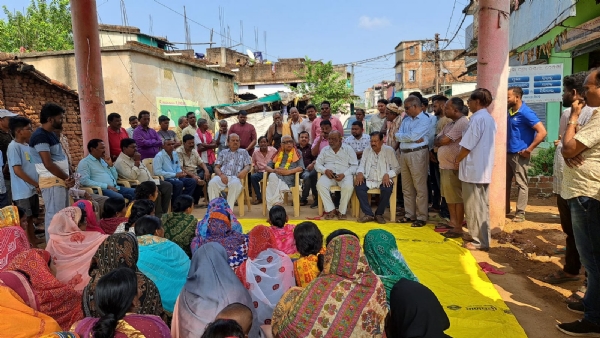 ଦେଓଗାଁ ଅଶାନ୍ତ ଘଟଣା ଶାନ୍ତି ପାଇଁ ଲୋକଙ୍କ ସହ ଆଲୋଚନା କଲେ ନରସିଂହ ଦେଓଗାଁ ପୋଲିସ ପ୍ରତି ଲୋକଙ୍କ ବିଶ୍ୱାସ ରହୁନାହିଁ ଉଚ୍ଚ ପଦସ୍ଥ ଅଧିକାରୀ ଆସି ଉଚିତ ତଦନ୍ତ କରନ୍ତୁ-ନରସିଂହ ଦେଓଗାଁ ଅଶାନ୍ତ ଘଟଣା ଶାନ୍ତି ପାଇଁ ଲୋକଙ୍କ ସହ ଆଲୋଚନା କଲେ ନରସିଂହ ଦେଓଗାଁ ପୋଲିସ ପ୍ରତି ଲୋକଙ୍କ ବିଶ୍ୱାସ ରହୁନାହିଁ ଉଚ୍ଚ ପଦସ୍ଥ ଅଧିକାରୀ ଆସି ଉଚିତ ତଦନ୍ତ କରନ୍ତୁ-ନରସିଂହ