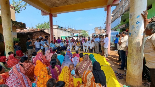 ଦେଓଗାଁ ଅଶାନ୍ତ ଘଟଣା ଶାନ୍ତି ପାଇଁ ଲୋକଙ୍କ ସହ ଆଲୋଚନା କଲେ ନରସିଂହ ଦେଓଗାଁ ପୋଲିସ ପ୍ରତି ଲୋକଙ୍କ ବିଶ୍ୱାସ ରହୁନାହିଁ ଉଚ୍ଚ ପଦସ୍ଥ ଅଧିକାରୀ ଆସି ଉଚିତ ତଦନ୍ତ କରନ୍ତୁ-ନରସିଂହ ଦେଓଗାଁ ଅଶାନ୍ତ ଘଟଣା ଶାନ୍ତି ପାଇଁ ଲୋକଙ୍କ ସହ ଆଲୋଚନା କଲେ ନରସିଂହ ଦେଓଗାଁ ପୋଲିସ ପ୍ରତି ଲୋକଙ୍କ ବିଶ୍ୱାସ ରହୁନାହିଁ ଉଚ୍ଚ ପଦସ୍ଥ ଅଧିକାରୀ ଆସି ଉଚିତ ତଦନ୍ତ କରନ୍ତୁ-ନରସିଂହ