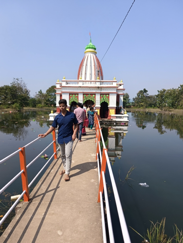 କାର୍ତ୍ତିକ ପୂର୍ଣ୍ଣମୀ ରେ ବଲାଙ୍ଗିର ସହର ଚଳ ଚଞ୍ଚଳ କାର୍ତ୍ତିକ ପୂର୍ଣ୍ଣମୀ ରେ ବଲାଙ୍ଗିର ସହର ଚଳ ଚଞ୍ଚଳ